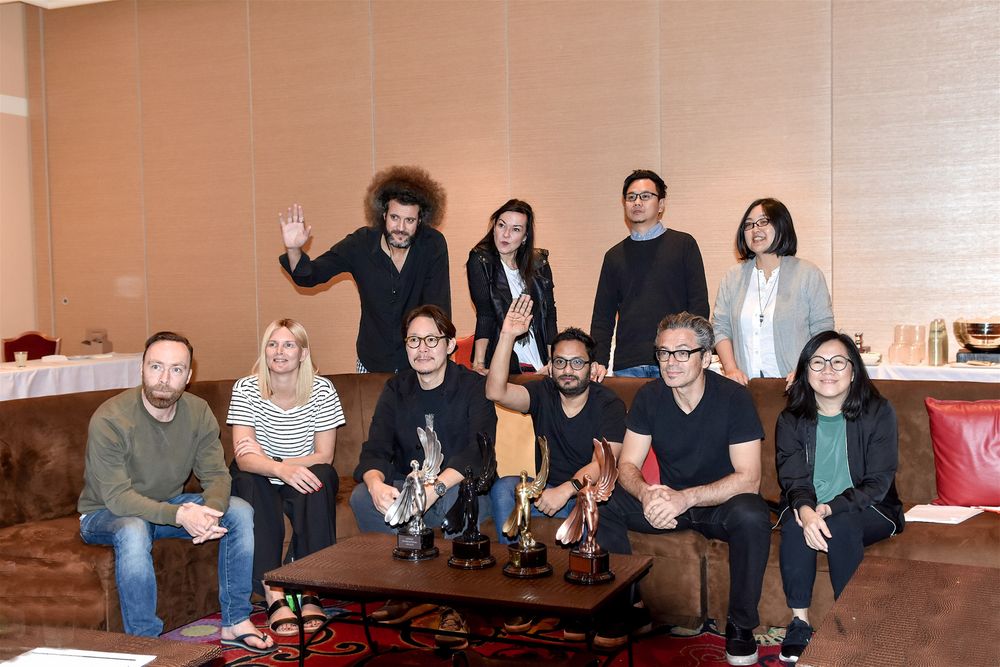 TV/Cinema/Online Film Jury in Statue Discussions
