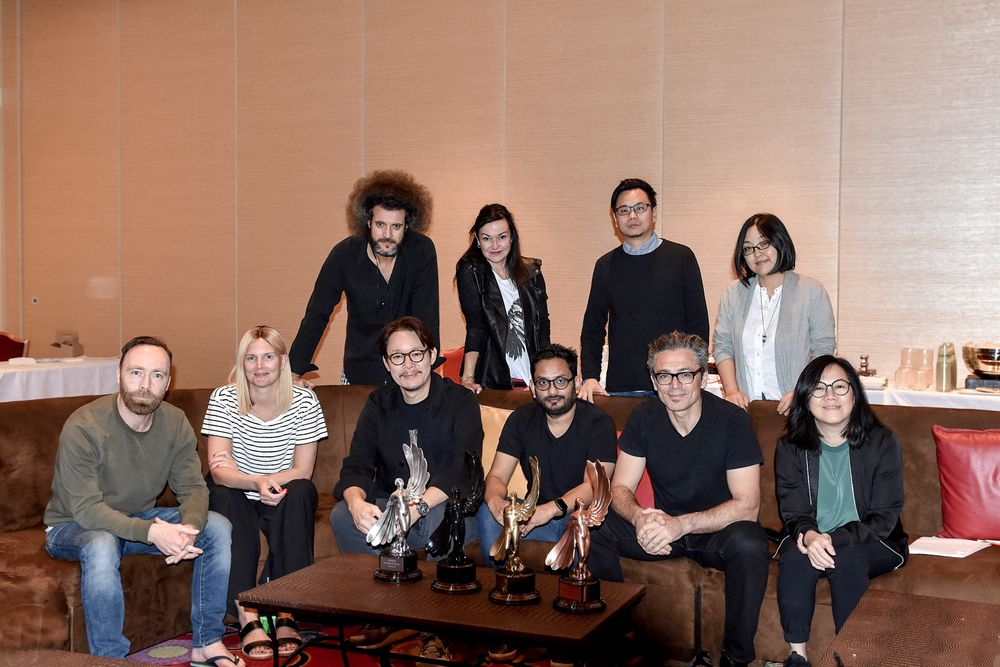 TV/Cinema/Online Film Jury in Statue Discussions